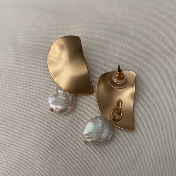 Brushed Goldtone Pearl Droplet Earrings - Picture 6 of 8